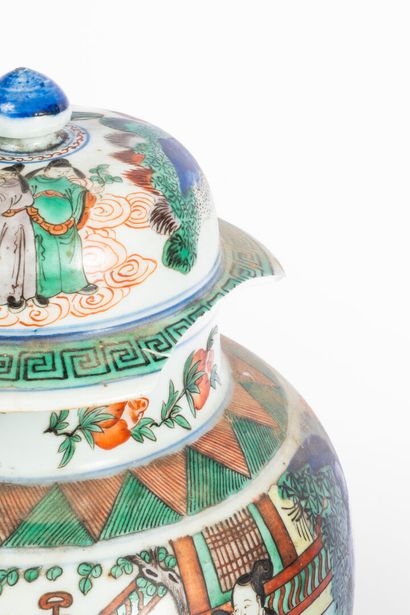 CHINA, 19th century
Pair of covered porcelain...