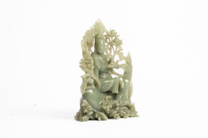 CHINA, 20th century
Jadeite statue of a divinity...