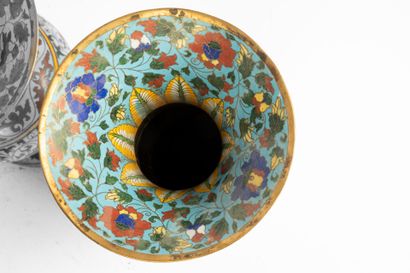 CHINA, late 19th-early 20th century
Cloisonné...