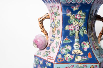 CHINA, 20th century
Polychrome porcelain...
