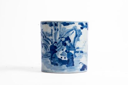 CHINA, 20th century
Cylindrical porcelain...