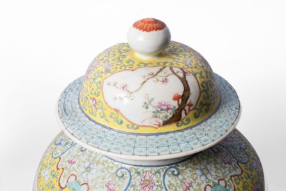 CHINA, 20th century
Pair of covered porcelain...