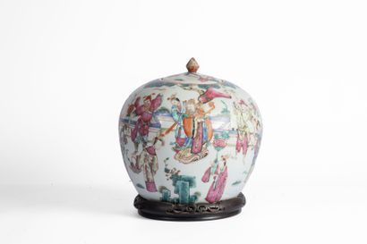 CHINA, 20th century
A globular ginger pot...