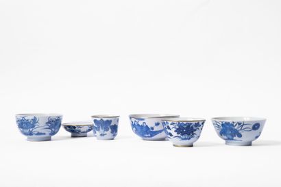 CHINA, 20th century
Set of five porcelain...