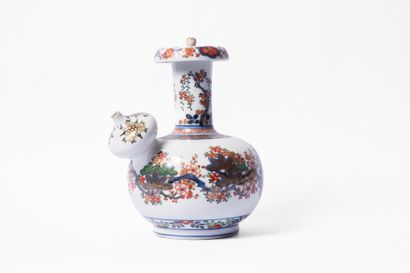 CHINA, late 19th century
Porcelain vinegar...