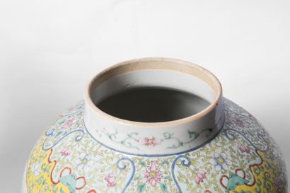 CHINA, 20th century
Pair of covered porcelain...