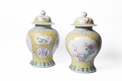 CHINA, 20th century
Pair of covered porcelain...