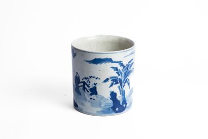 CHINA, 20th century
Cylindrical porcelain...