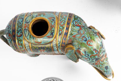 CHINA, late 19th-early 20th century
Cloisonné...
