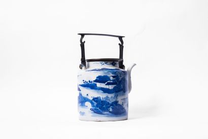 CHINA, 20th century
Porcelain teapot with...