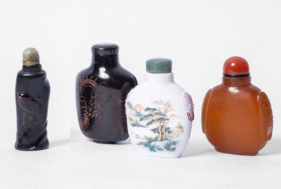 CHINA, 20th century
Set of four snuffboxes...