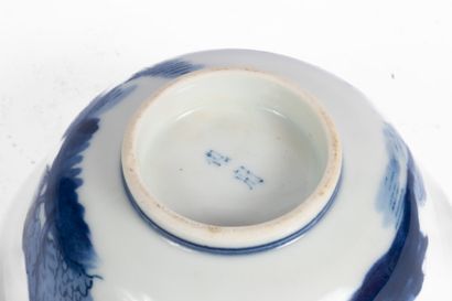 CHINA, 20th century
Porcelain bowl decorated...