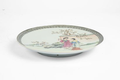 CHINA, 19th century
Porcelain plate with...