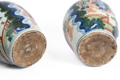 CHINA, 19th century
Pair of covered porcelain...