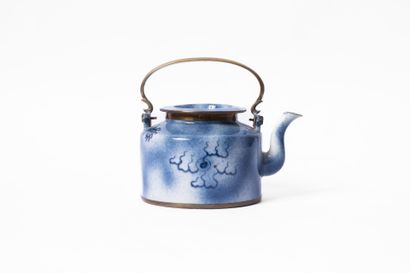 CHINA, 20th century
Porcelain teapot with...