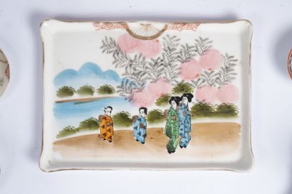 CHINA, 20th century
Reunion of enameled porcelain...