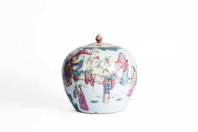 CHINA, 20th century
A globular ginger pot...