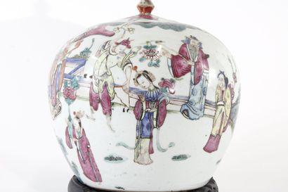 CHINA, 20th century
A globular ginger pot...