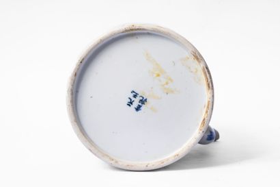 CHINA, 20th century
Porcelain teapot with...