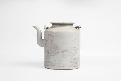 CHINA, 20th century
Meeting of trinkets including...