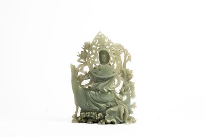 CHINA, 20th century
Jadeite statue of a divinity...