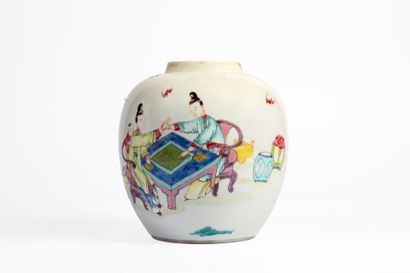 CHINA, 20th century
A globular porcelain...