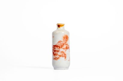 CHINA, early 20th century
Porcelain snuffbox...