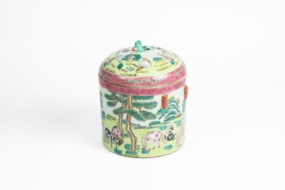 CHINA, 20th century
Cylindrical porcelain...