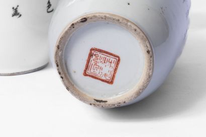 CHINA, 20th century
Pair of porcelain baluster...