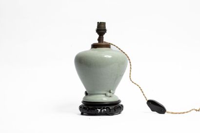 CHINA, 18th century
Small baluster-shaped...