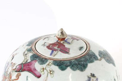 CHINA, 20th century
A globular ginger pot...