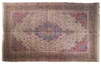 Très important tapis KIRMAN 
Perse. Début...