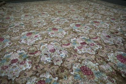 Très important et magnifique tapis GHOUM...