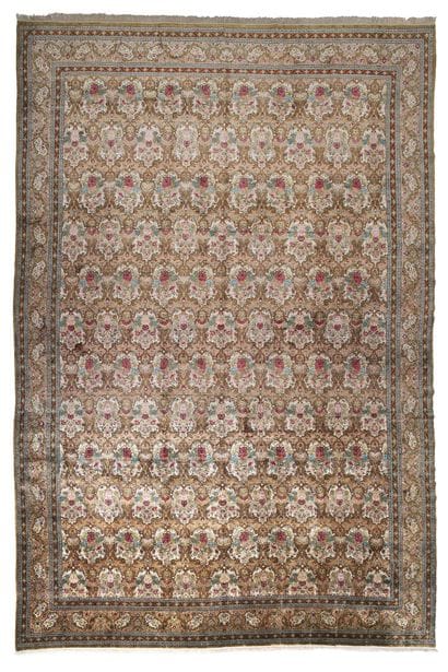 Très important et magnifique tapis GHOUM...