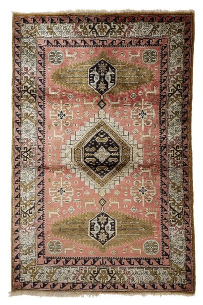 très original Tapis GHOUM en soie 
Iran....