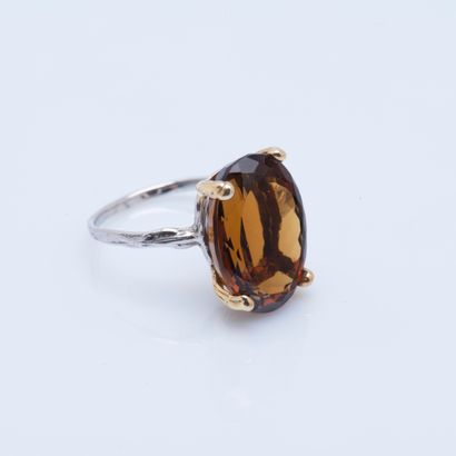 Bague en argent (925 millièmes) ornée d'un...
