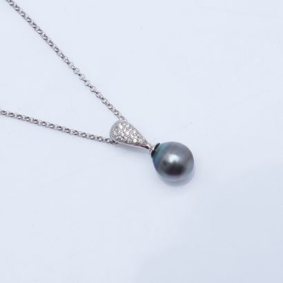 Chaîne et son pendentif en argent (925 millièmes)...