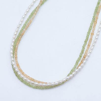 Collier composé de trois rangs, l'un de citrines...