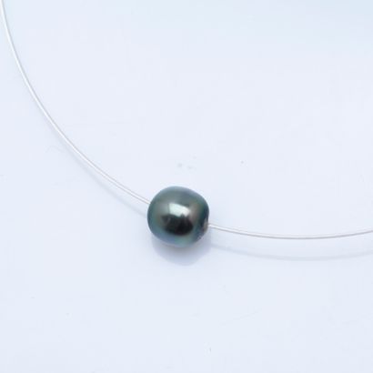 Collier en argent (925 millièmes) enfilé...
