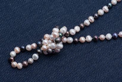 Sautoir composé d'un rang de perles de culture...