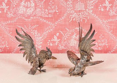 Deux coqs en métal argenté 

H. 15 cm 

H....