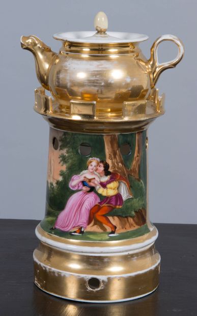 Tisanière en porcelaine de Paris émaillée...
