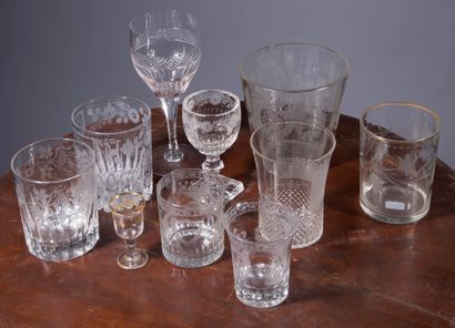 Lot de 10 verres en cristal taillé dépar...