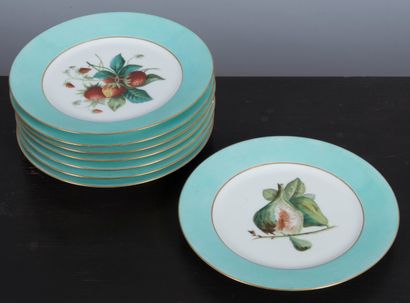 8 assiettes en faïence émaillée à décor de...