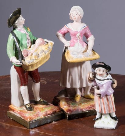 Lot de 3 personnages en porcelaine polyc...
