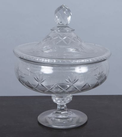 Soupière sur piédouche en cristal taillé

H...