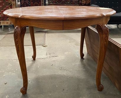Table de salle à manger à allonges de forme...
