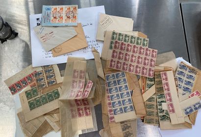 Lot comprenant des timbres du Soudan Français,...