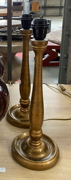 Paire de lampes en céramique lustrée et émaillée...