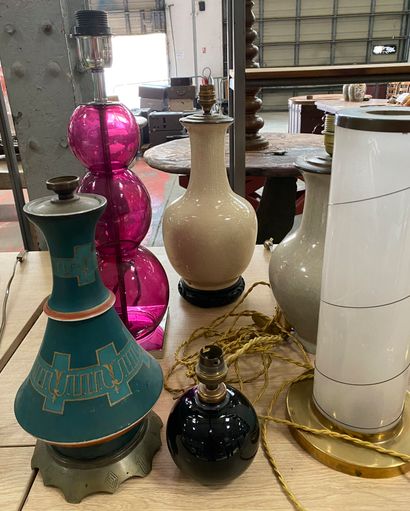 Lot comprenant : 

- pied de lampe boule...